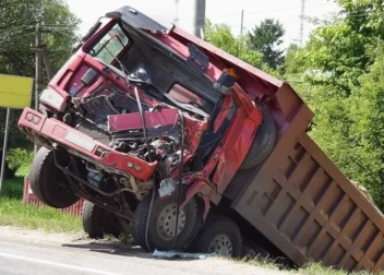 How Truck Accident Lawyers Assist Victims in Complex Commercial Cases